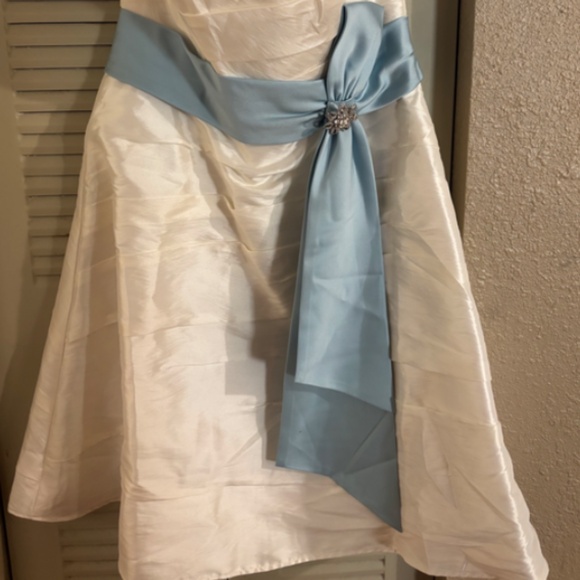 Alfred Angelo Diamond White Robin's Egg Blue Size 12 NWT Short Wedding Dress - Picture 3 of 7